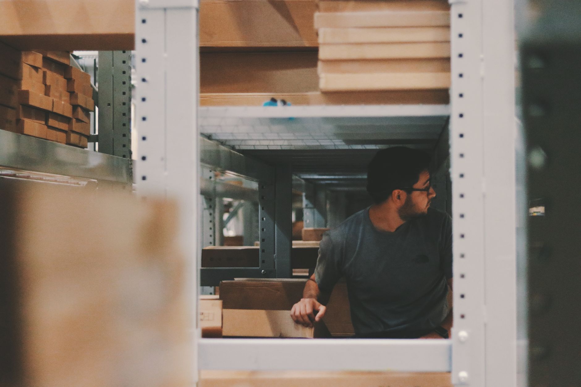 boxes inventory storage shelf (Photo: Alexander Isreb / Pexels)
