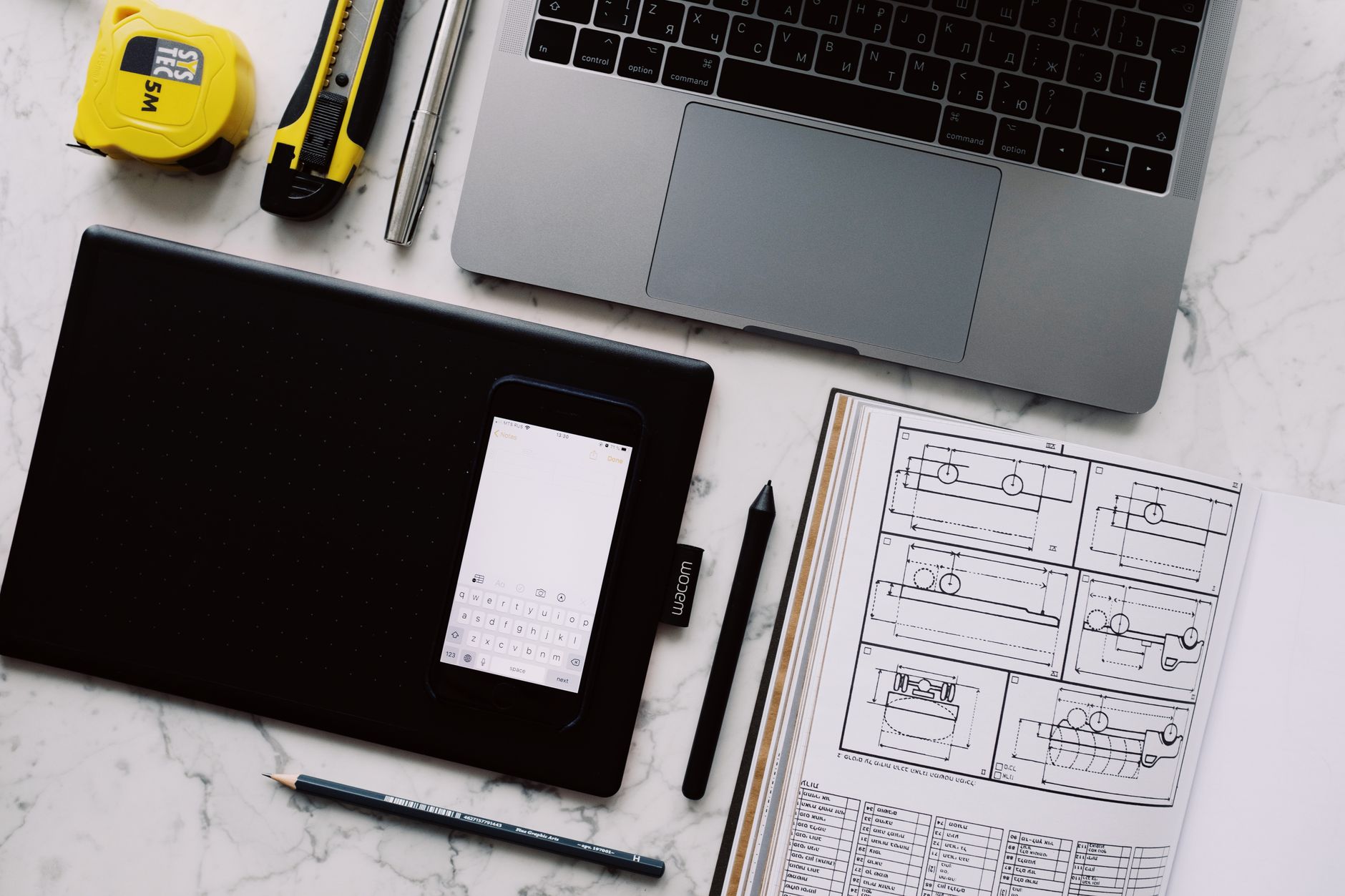 sketch draft design tablet (Photo: ready made / Pexels)