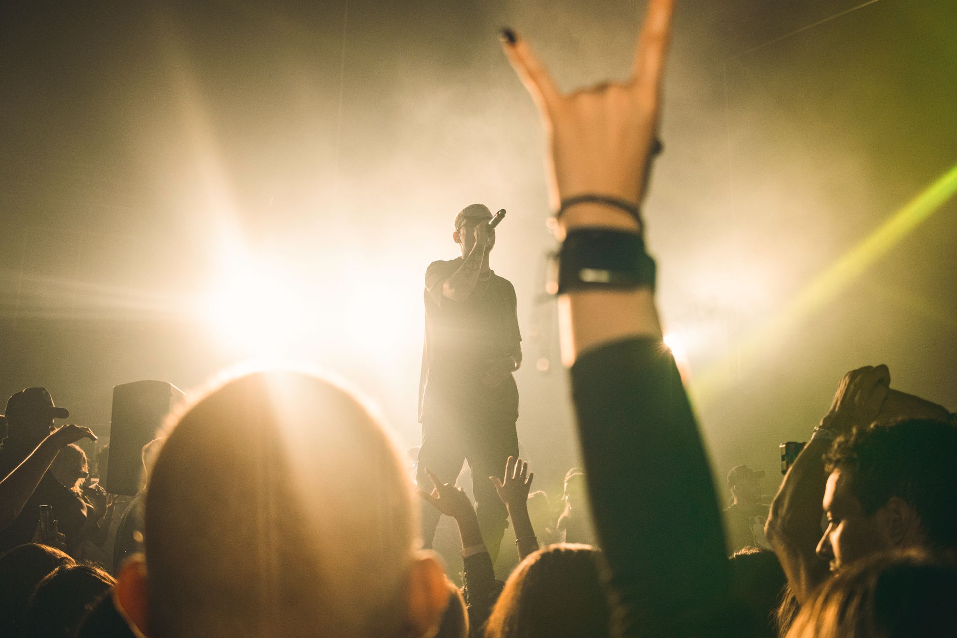 musician audience applause warm (Photo: Maurício Mascaro / Pexels)