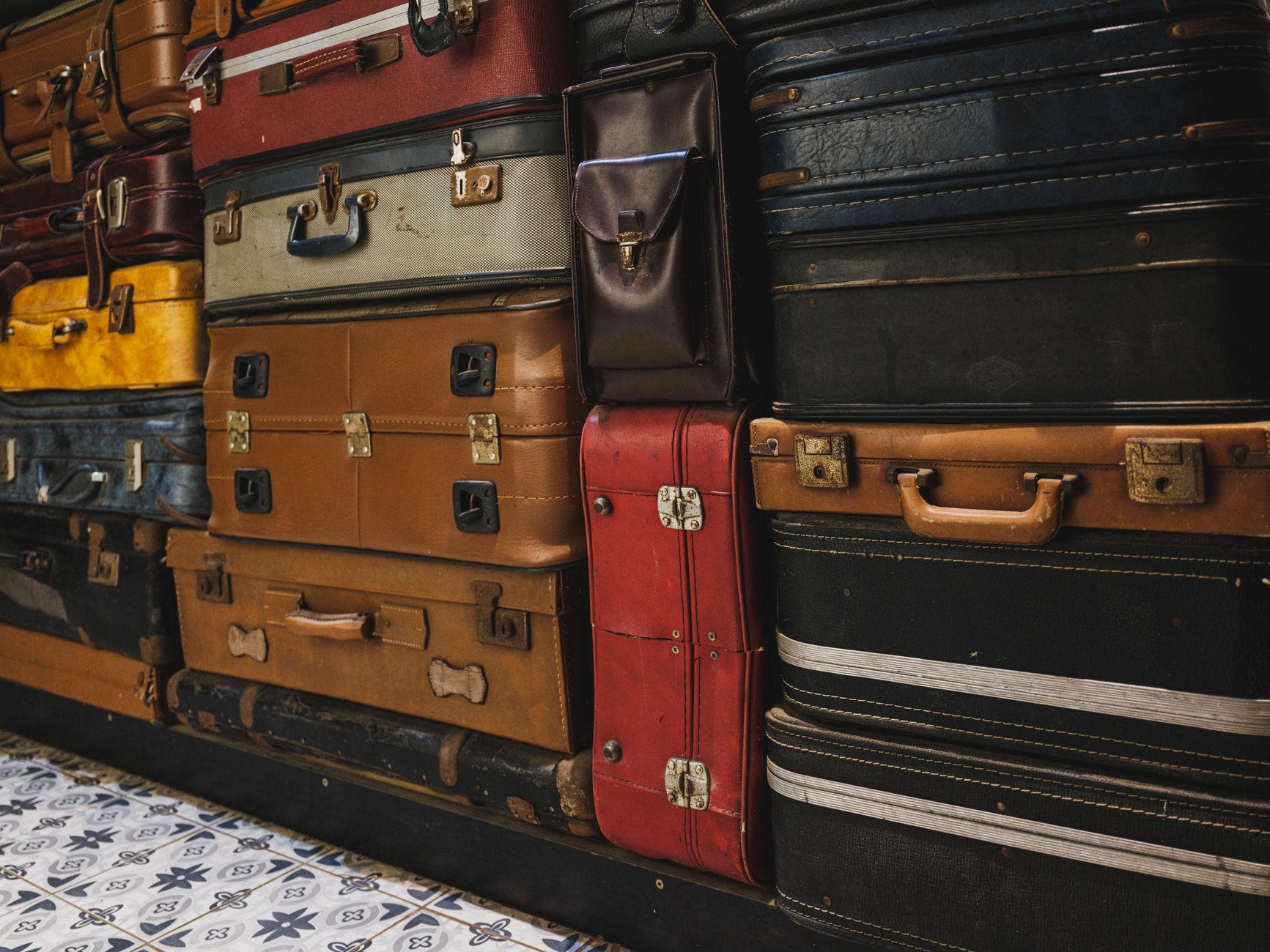 guitar cases stacked backstage (Photo: Engin Akyurt / Pexels)
