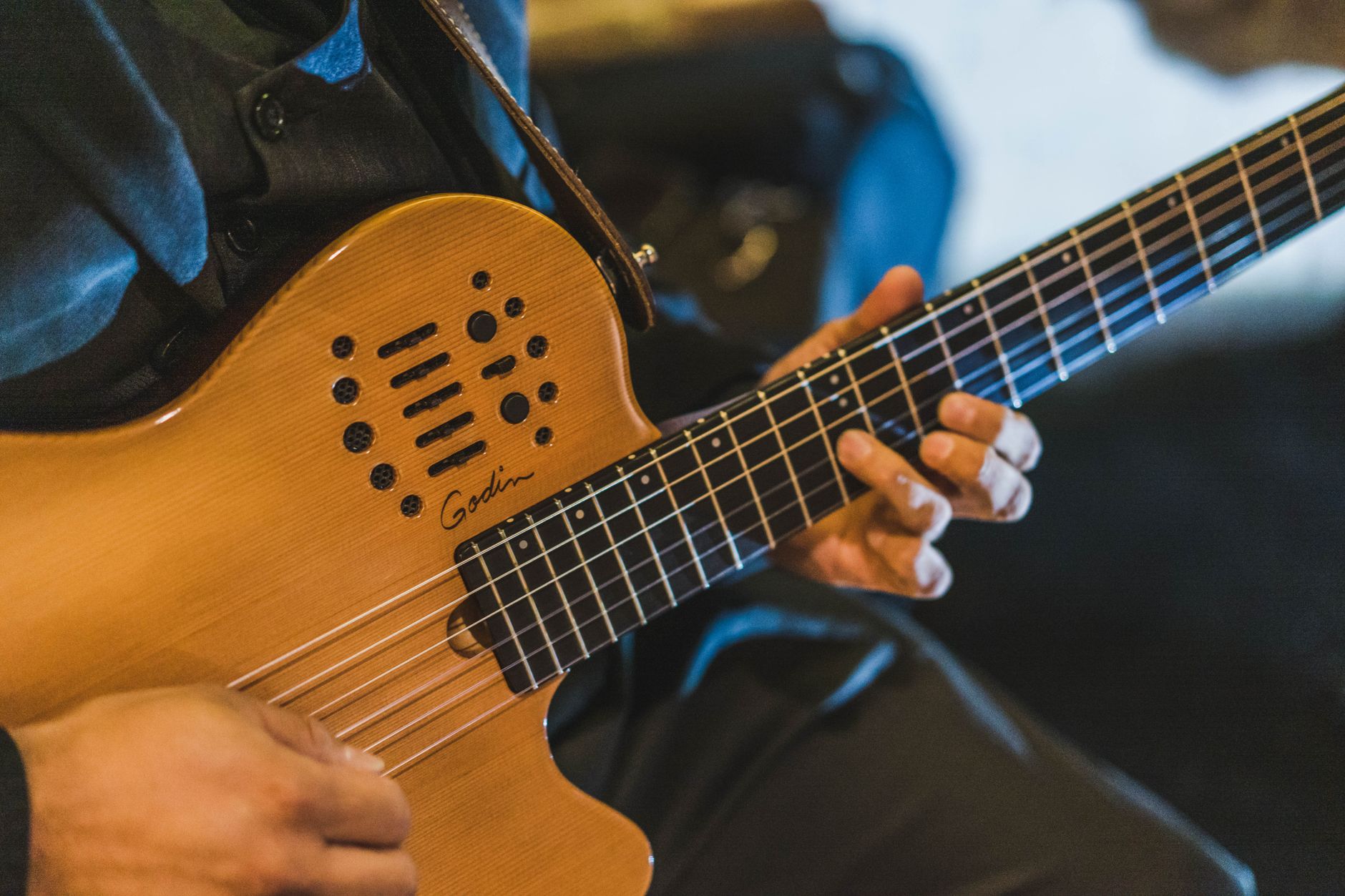 guitarist hands fretboard (Photo: Luis Felipe Pérez / Pexels)