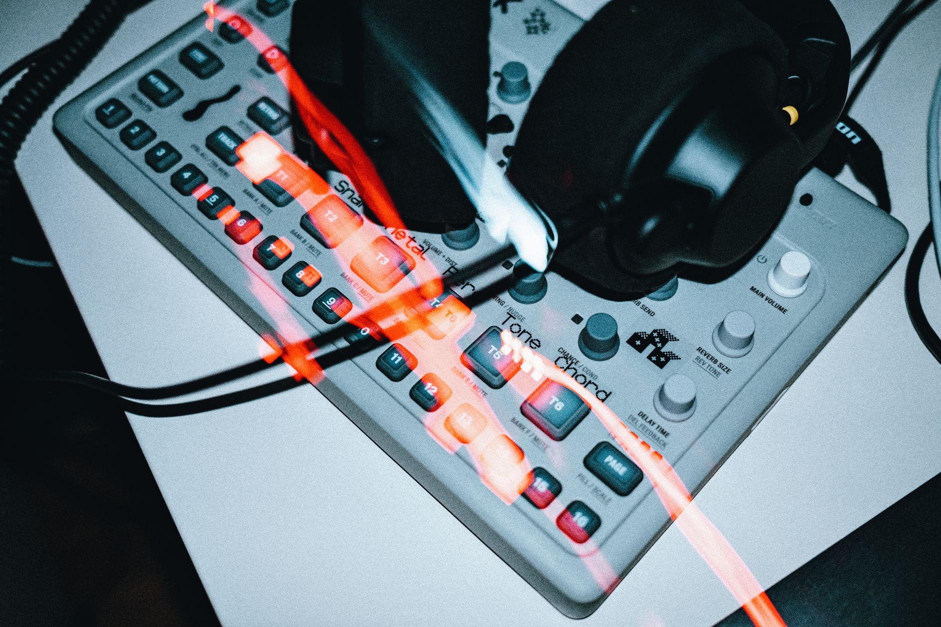 headphones on mixing desk (Photo: Egor Komarov / Pexels)