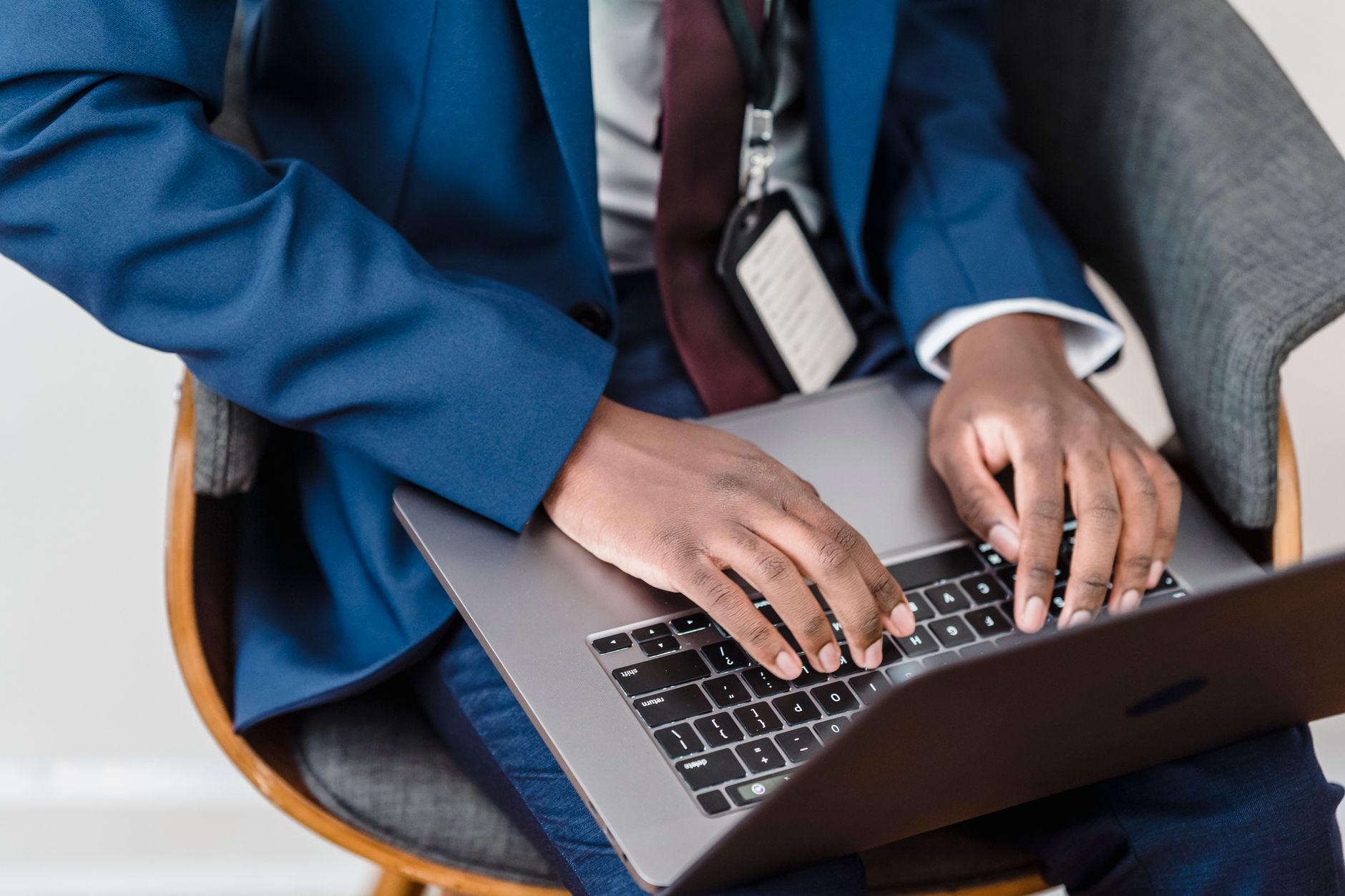 person writing email laptop (Photo: Lara Jameson / Pexels)