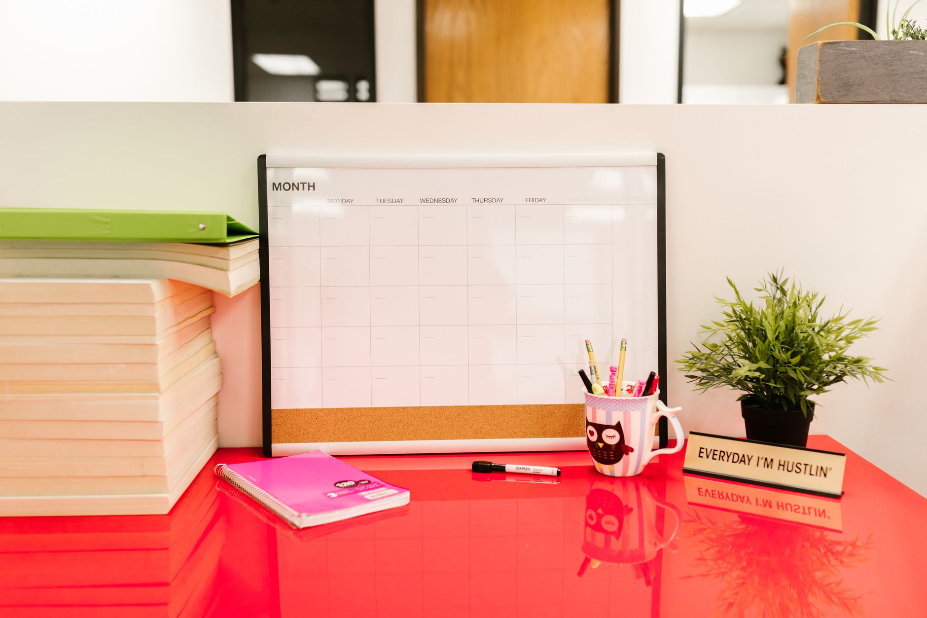 wall calendar marker (Photo: RDNE Stock project / Pexels)