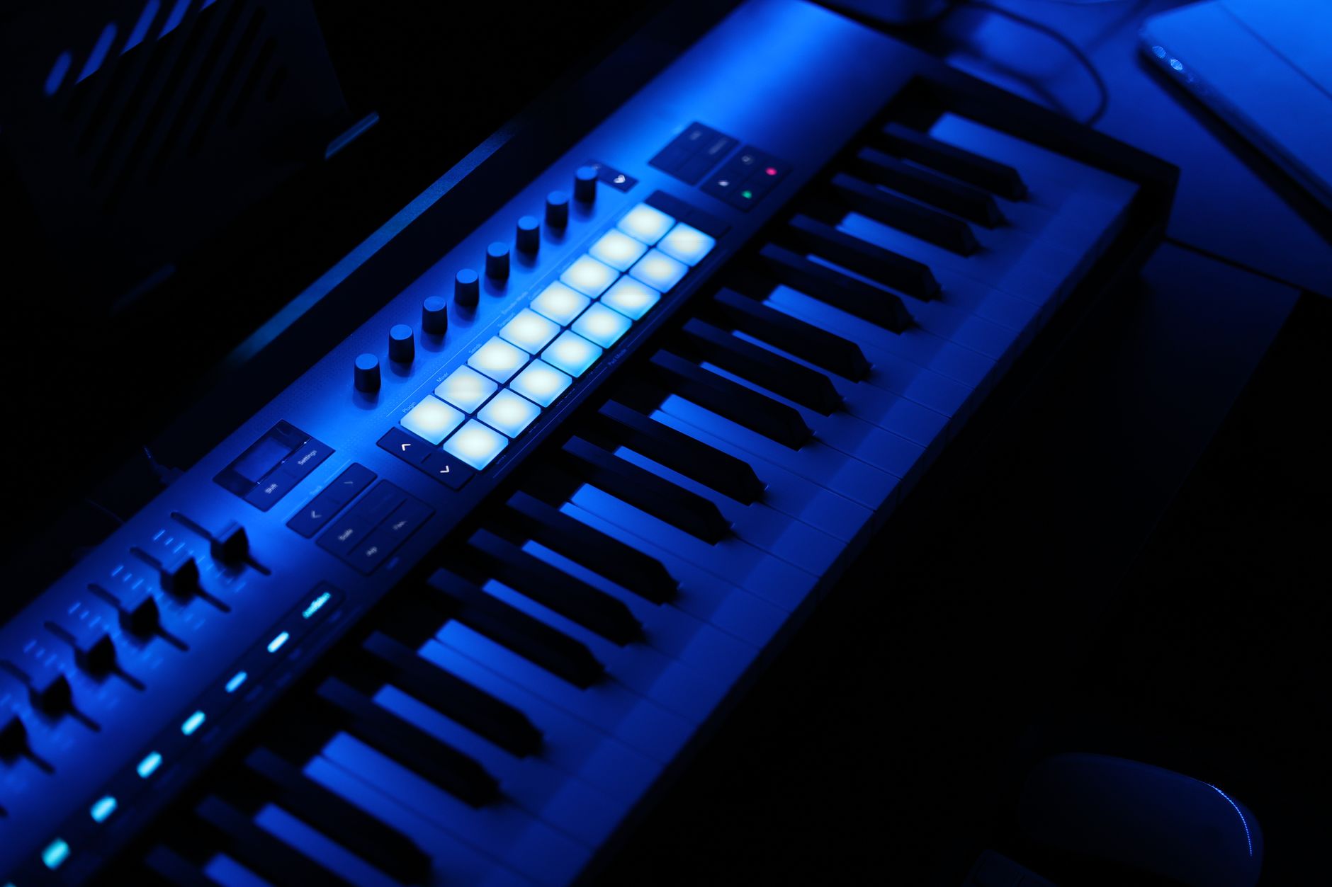 midi keyboard closeup (Photo: Deise Elen / Pexels)