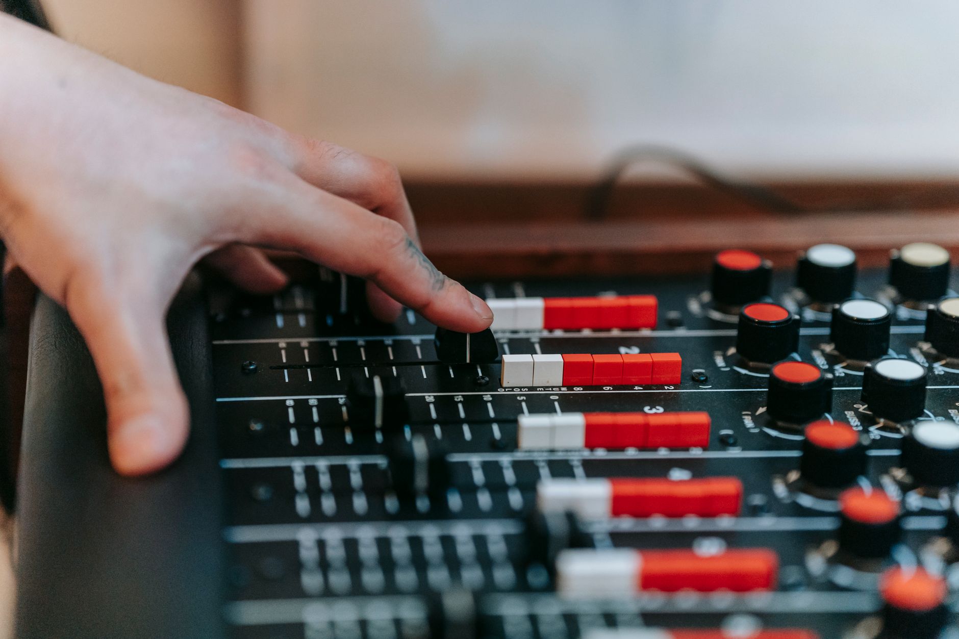 audio recorder mixing console (Photo: Anna Pou / Pexels)