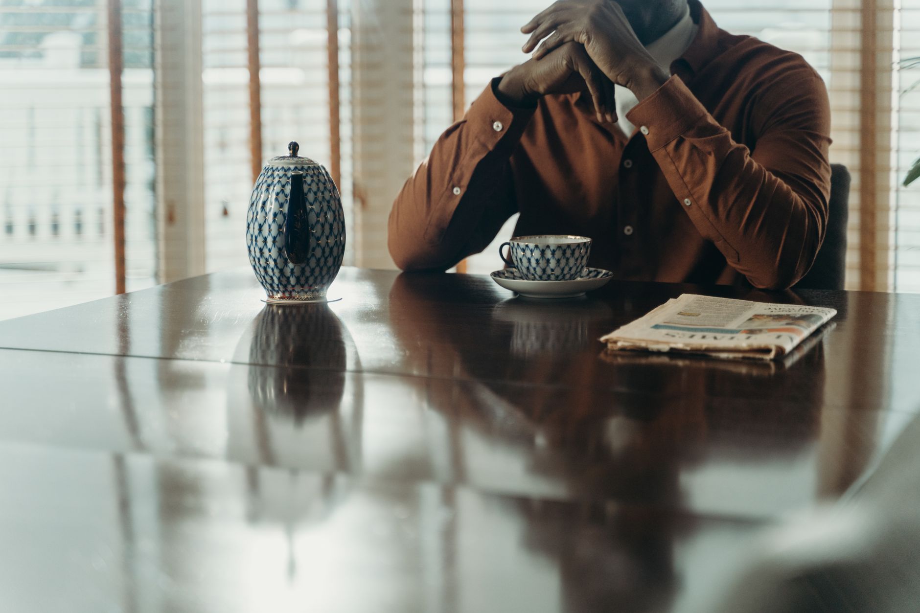 newspaper coffee morning table (Photo: cottonbro studio / Pexels)