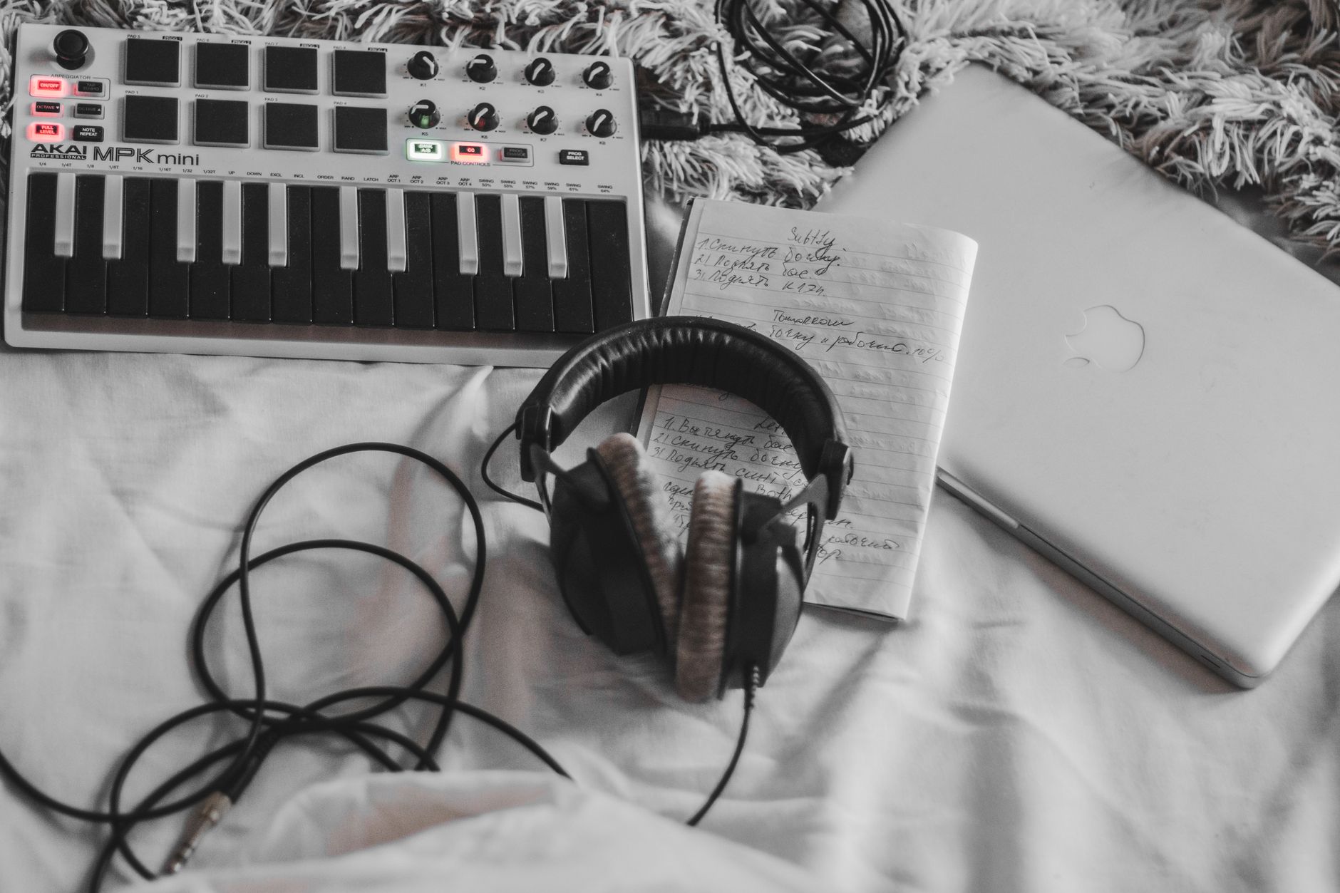 midi keyboard laptop (Photo: Alina Vilchenko / Pexels)