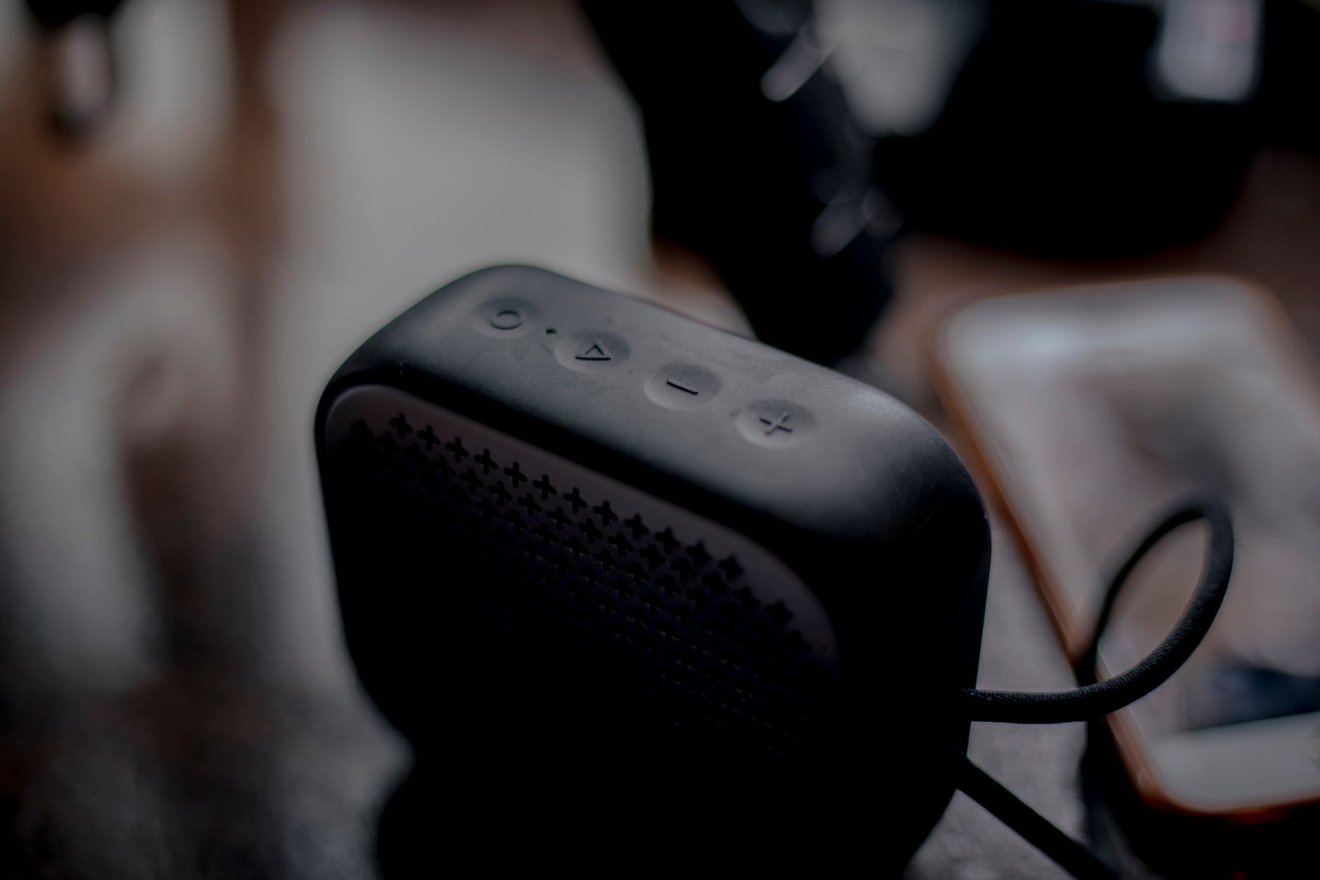 portable speaker microphone setup (Photo: Akshay Shende / Pexels)