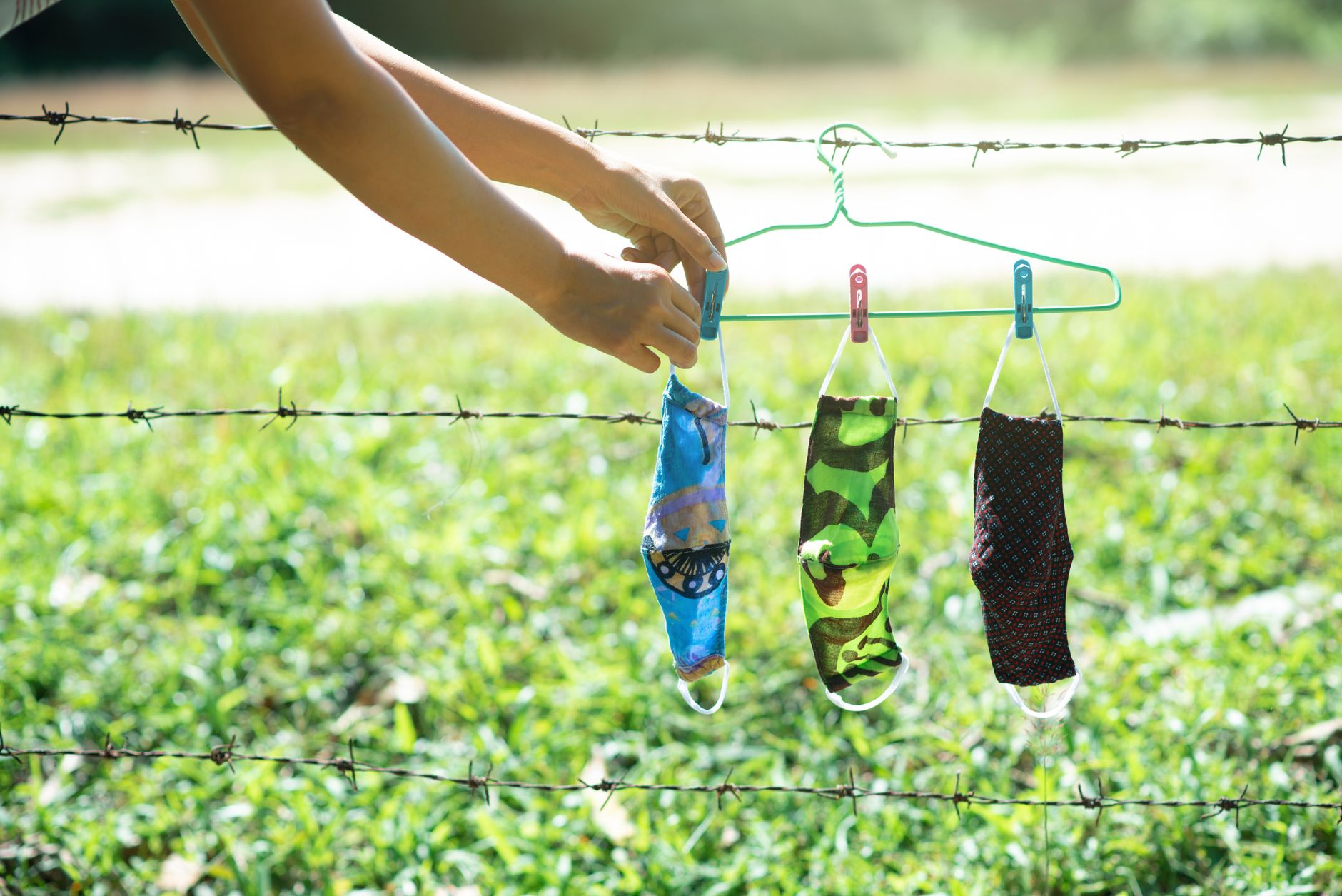 wire hanger fabric craft (Photo: ธันยกร ไกรสร / Pexels)