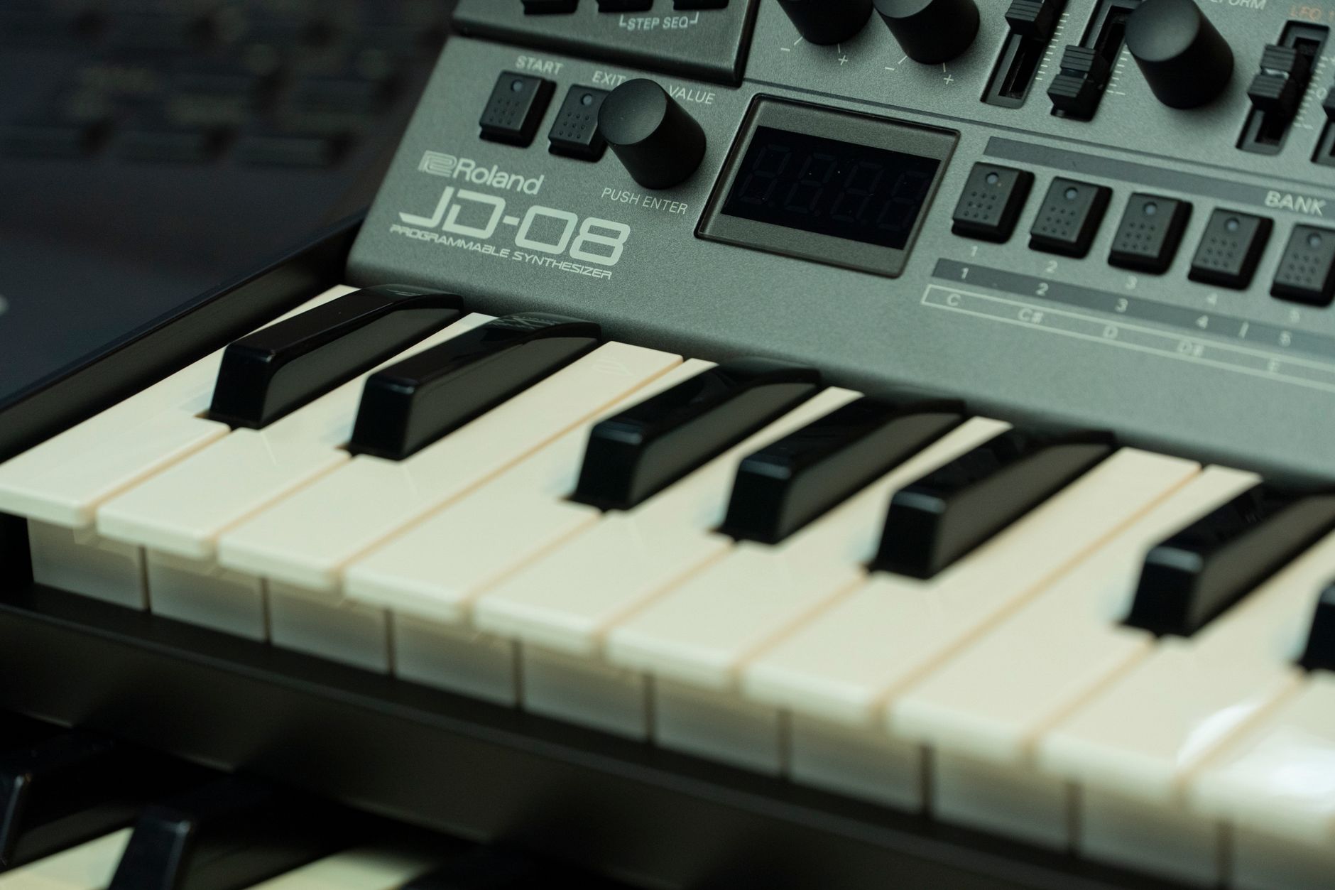 synthesizer keyboard studio (Photo: TStudio / Pexels)
