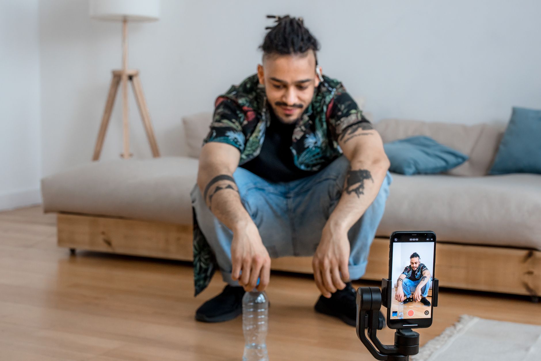 musician filming smartphone tripod (Photo: Ron Lach / Pexels)