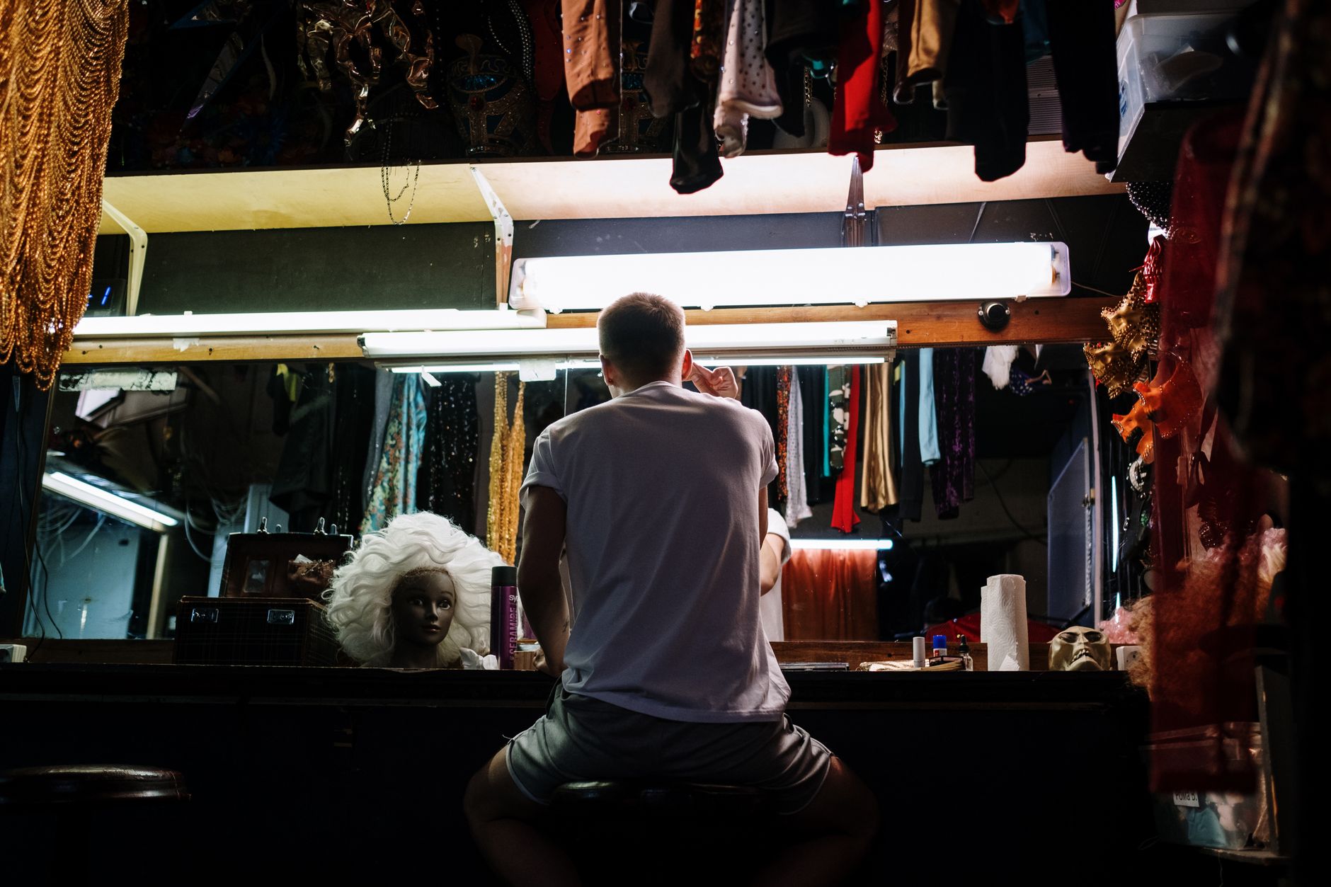 backstage dressing room (Photo: cottonbro studio / Pexels)