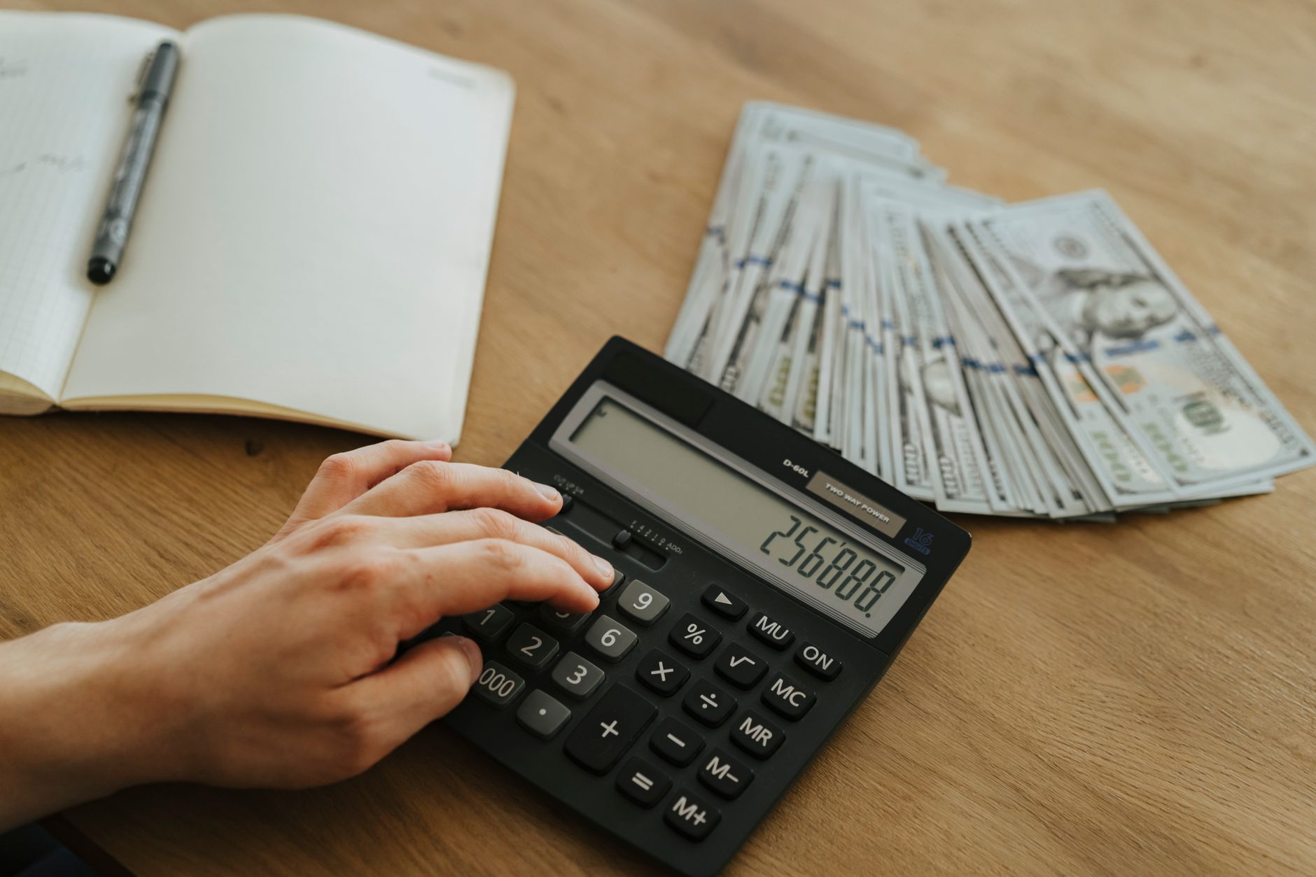 calculator notebook budget planning (Photo: olia danilevich / Pexels)